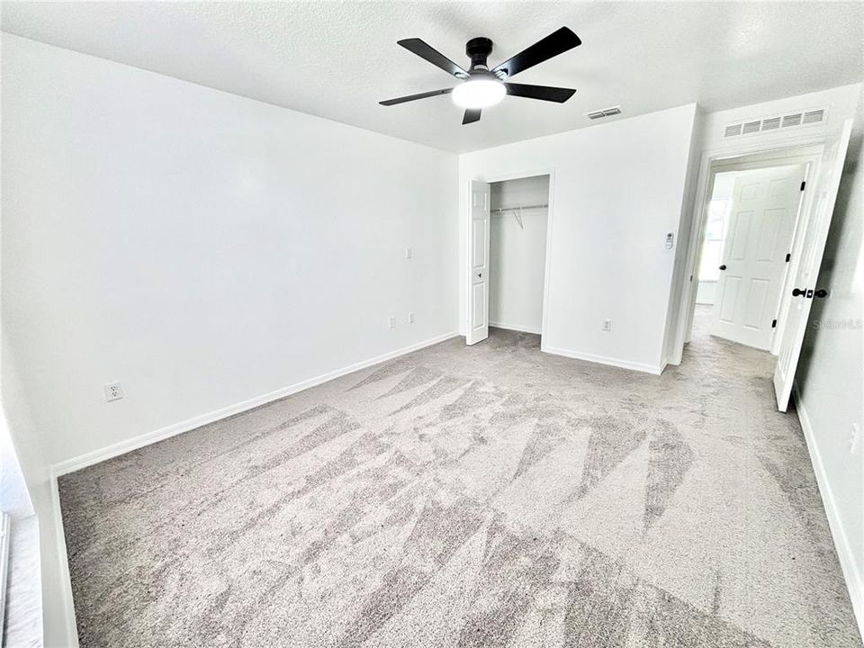 En Venta: $299,000 (4 camas, 2 baños, 2242 Pies cuadrados)