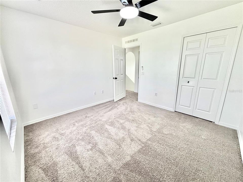 En Venta: $299,000 (4 camas, 2 baños, 2242 Pies cuadrados)