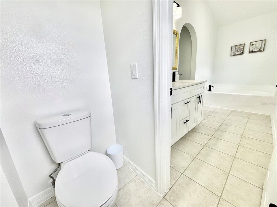 En Venta: $299,000 (4 camas, 2 baños, 2242 Pies cuadrados)