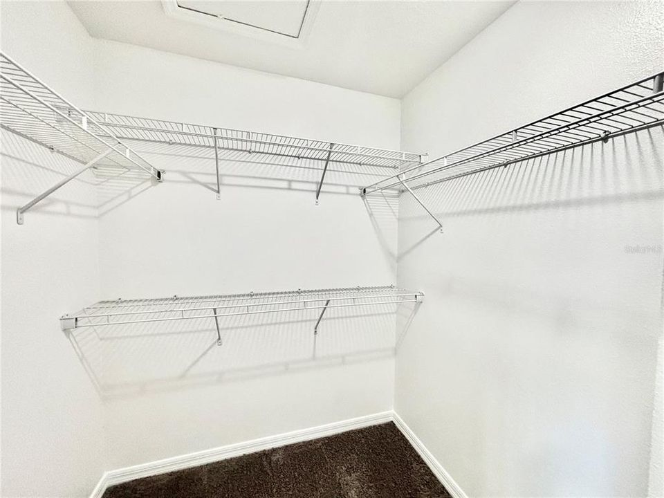 En Venta: $299,000 (4 camas, 2 baños, 2242 Pies cuadrados)