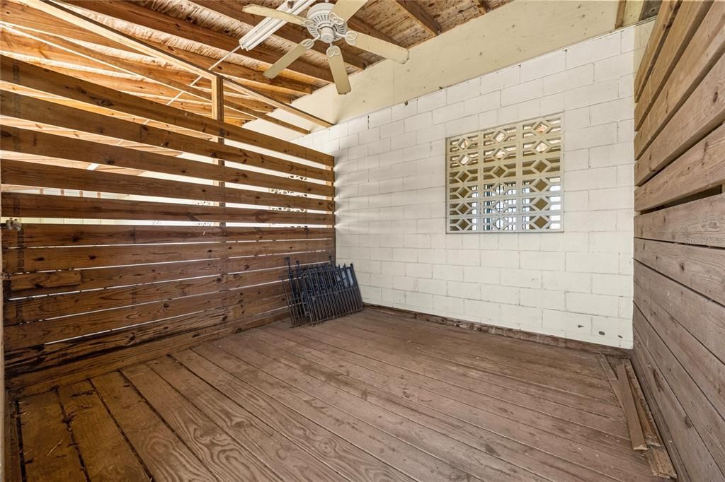 En Venta: $998,000 (4 camas, 2 baños, 3237 Pies cuadrados)