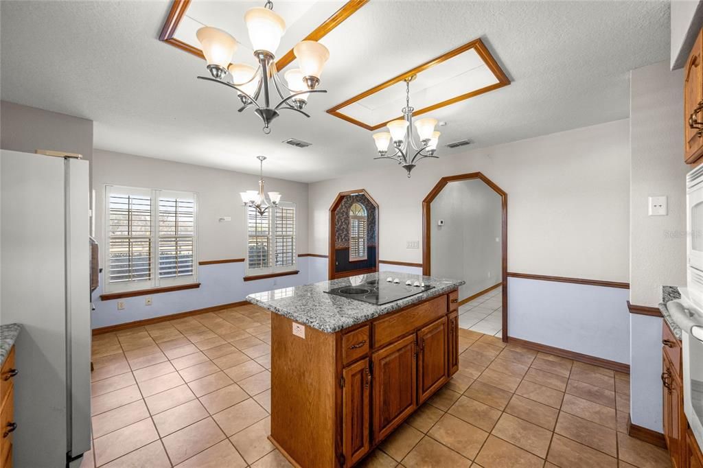 En Venta: $998,000 (4 camas, 2 baños, 3237 Pies cuadrados)