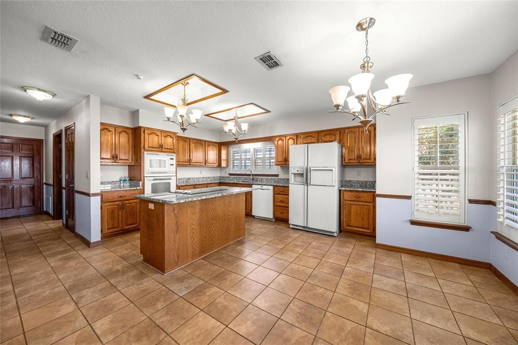 En Venta: $998,000 (4 camas, 2 baños, 3237 Pies cuadrados)