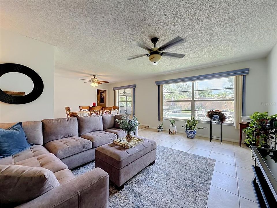 En Venta: $564,900 (3 camas, 2 baños, 1824 Pies cuadrados)