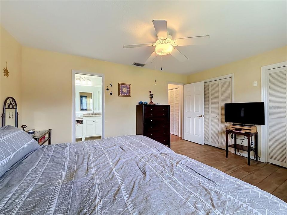 En Venta: $564,900 (3 camas, 2 baños, 1824 Pies cuadrados)