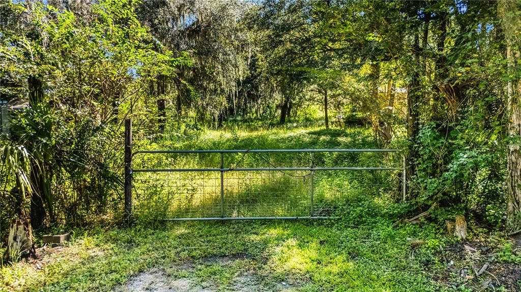 En Venta: $299,999 (5.24 acres)