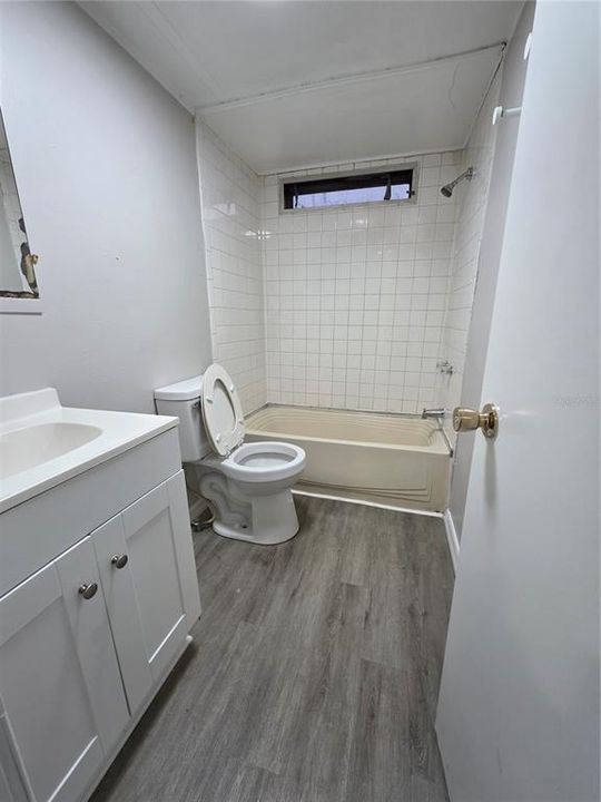 В аренду: $1,700 (4 спален, 3 ванн, 924 Квадратных фут)