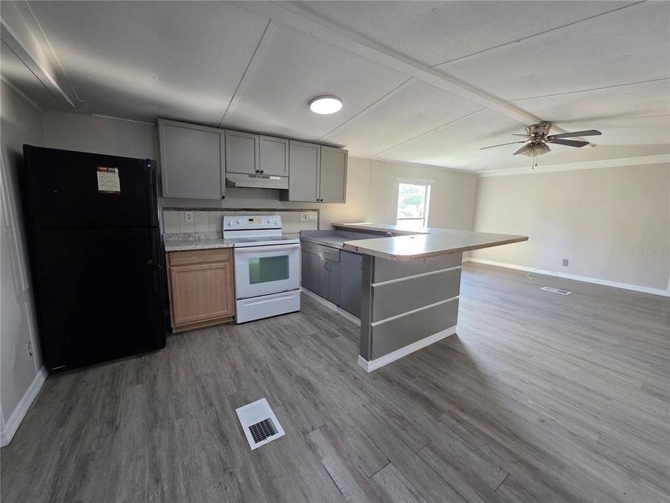 В аренду: $1,700 (4 спален, 3 ванн, 924 Квадратных фут)