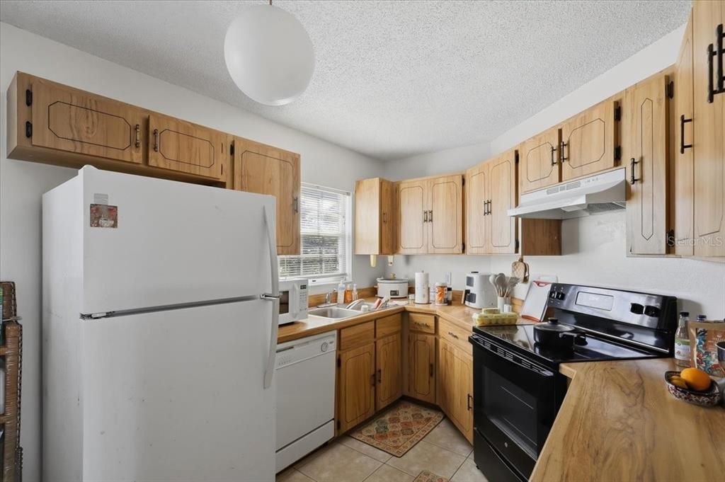 For Sale: $325,900 (4 beds, 0 baths, 1704 Square Feet)