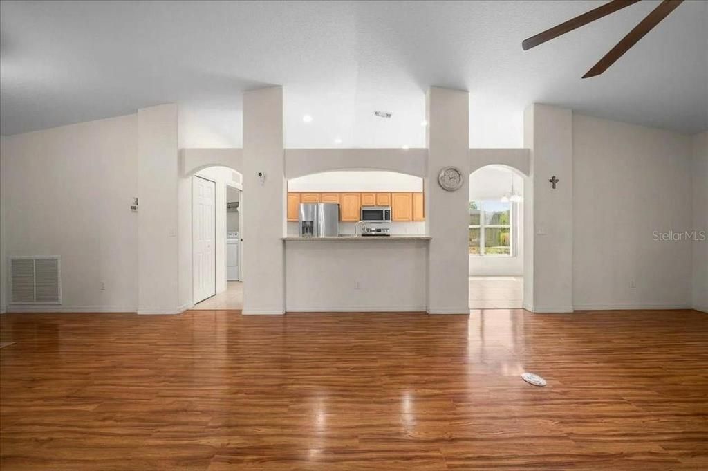 На продажу: $285,000 (3 спален, 2 ванн, 1869 Квадратных фут)