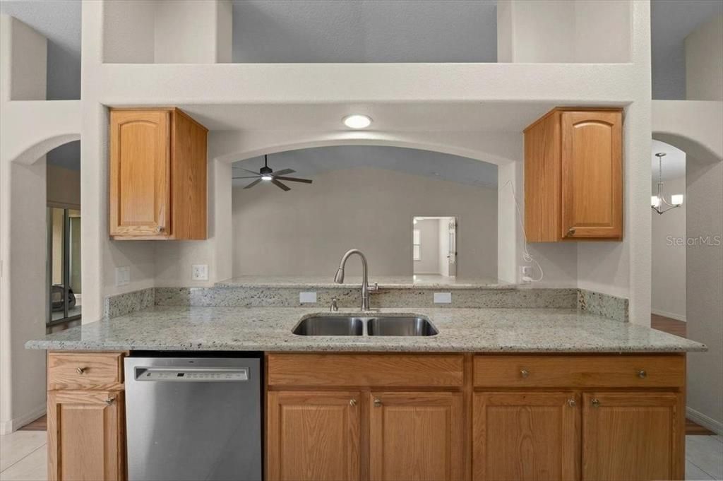 На продажу: $285,000 (3 спален, 2 ванн, 1869 Квадратных фут)