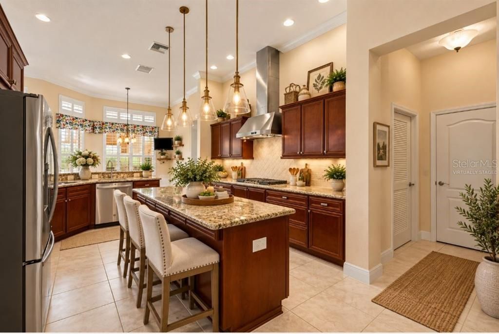 En Venta: $949,900 (3 camas, 2 baños, 2680 Pies cuadrados)