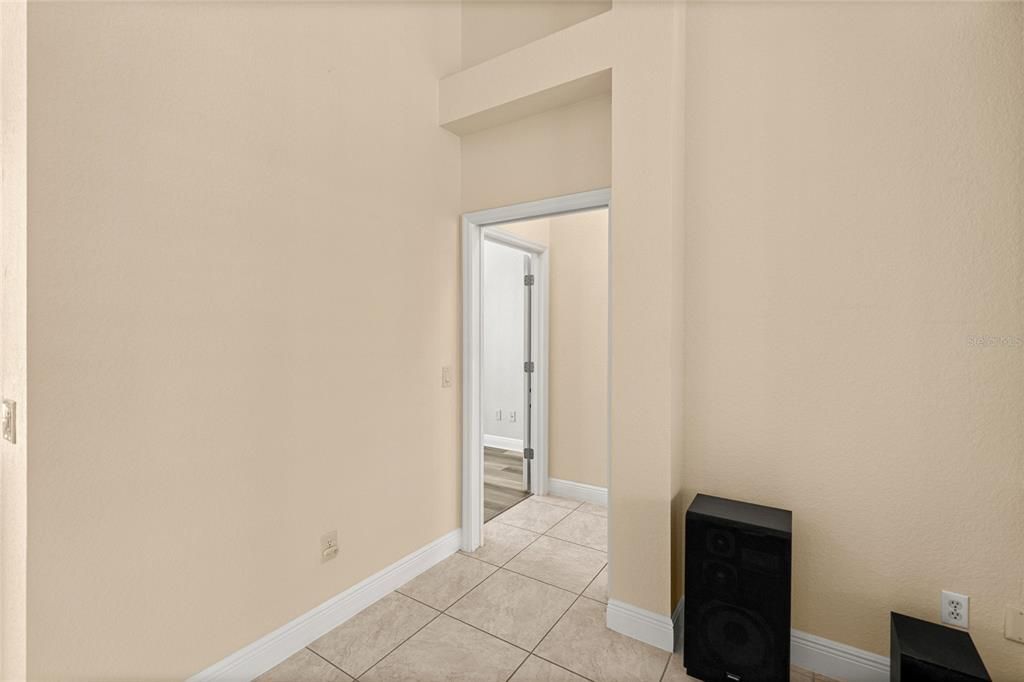 En Venta: $949,900 (3 camas, 2 baños, 2680 Pies cuadrados)