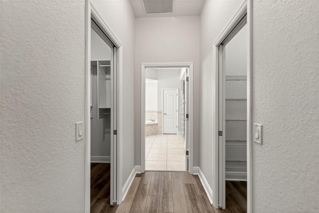 En Venta: $949,900 (3 camas, 2 baños, 2680 Pies cuadrados)