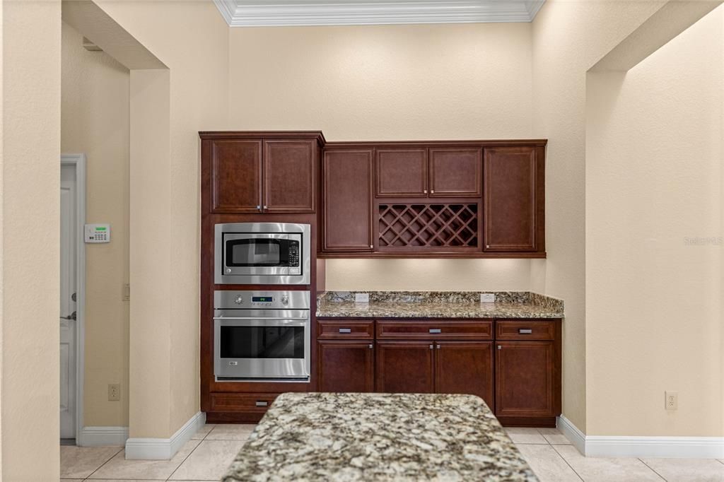 En Venta: $949,900 (3 camas, 2 baños, 2680 Pies cuadrados)