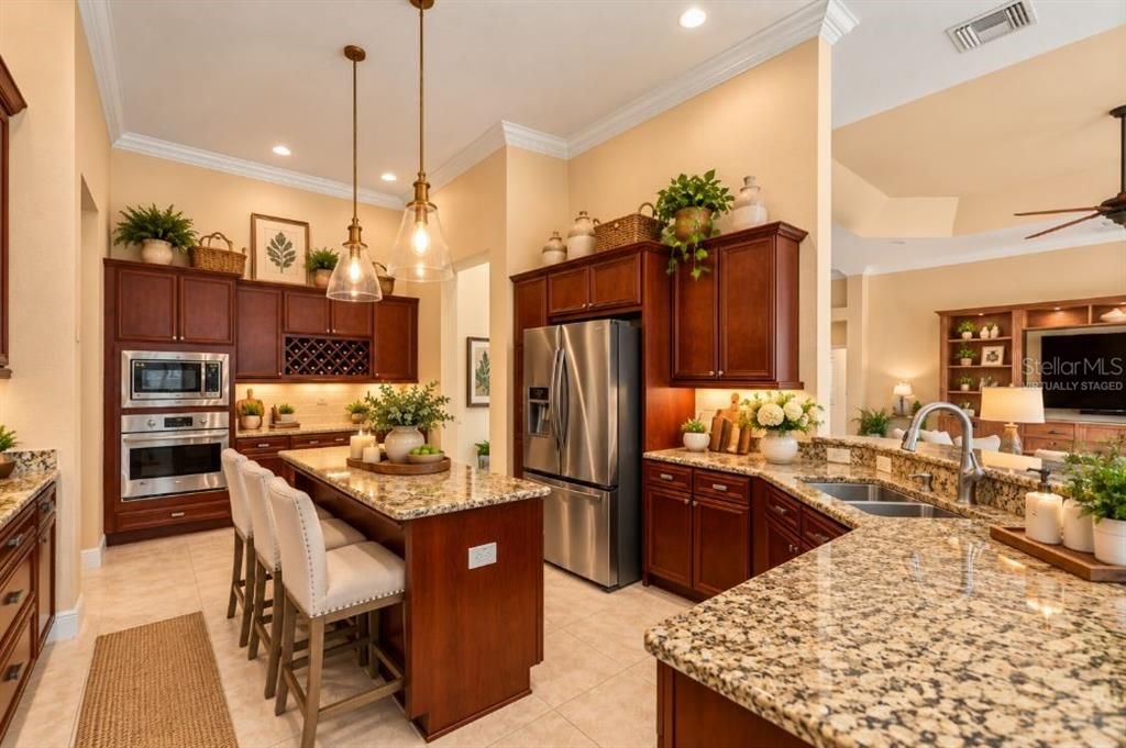 En Venta: $949,900 (3 camas, 2 baños, 2680 Pies cuadrados)