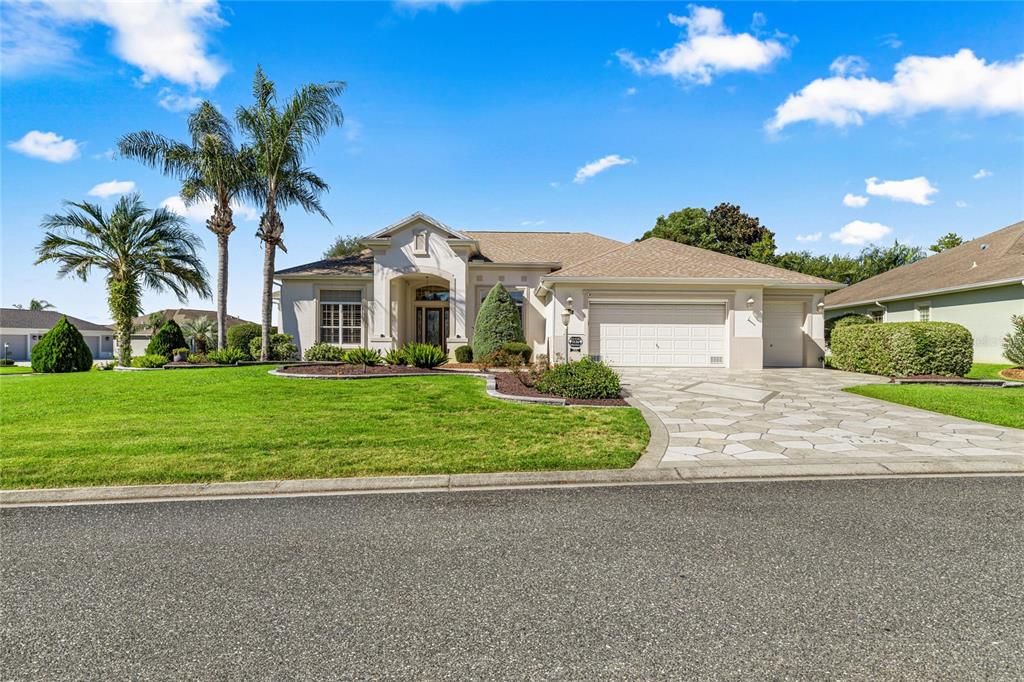 En Venta: $949,900 (3 camas, 2 baños, 2680 Pies cuadrados)