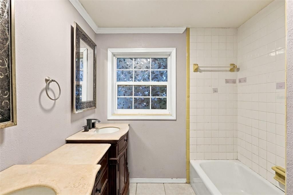 En Venta: $432,400 (3 camas, 2 baños, 2246 Pies cuadrados)