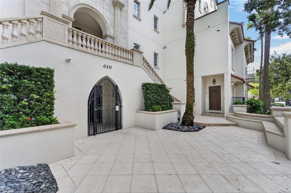 For Rent: $5,000 (3 beds, 3 baths, 1760 Square Feet)