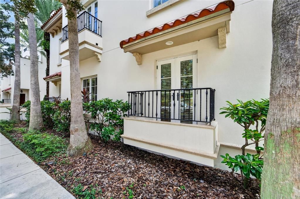 For Rent: $5,000 (3 beds, 3 baths, 1760 Square Feet)
