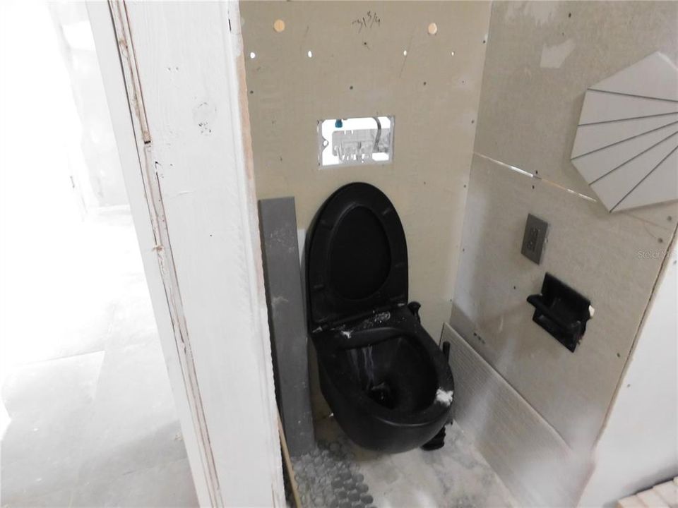 На продажу: $199,900 (2 спален, 1 ванн, 723 Квадратных фут)
