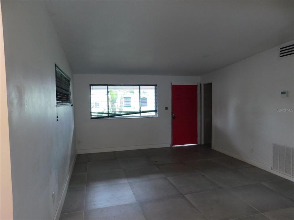 На продажу: $199,900 (2 спален, 1 ванн, 723 Квадратных фут)