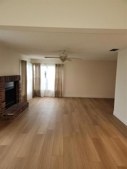 For Sale: $389,999 (2 beds, 2 baths, 1570 Square Feet)