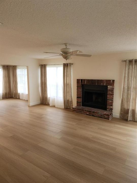 For Sale: $389,999 (2 beds, 2 baths, 1570 Square Feet)
