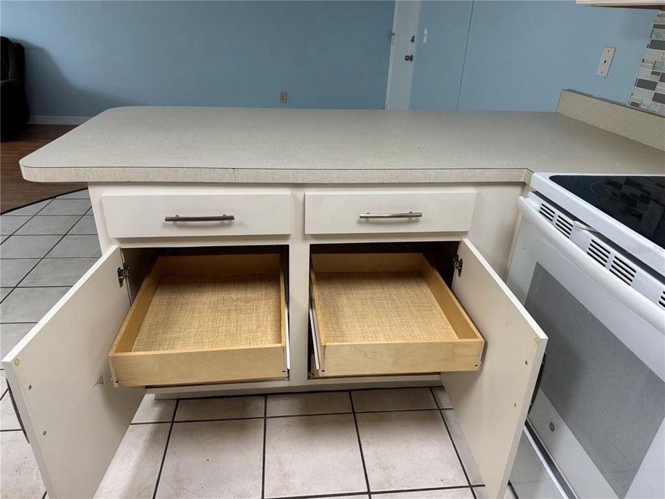 На продажу: $115,000 (2 спален, 2 ванн, 919 Квадратных фут)