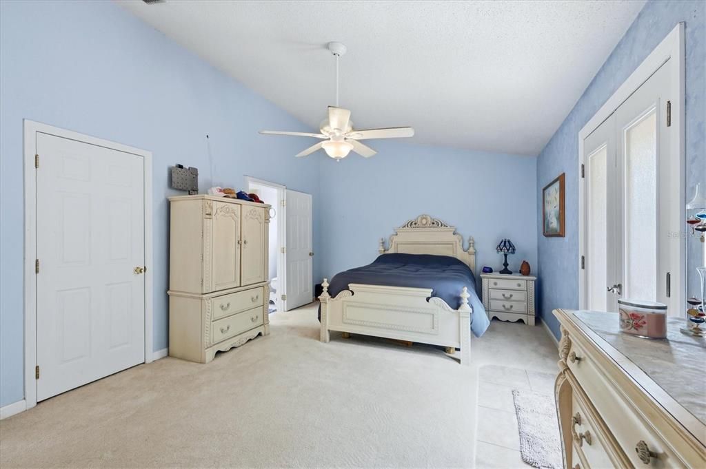For Sale: $440,000 (3 beds, 2 baths, 1948 Square Feet)