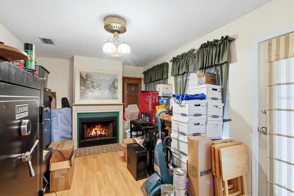 For Sale: $440,000 (3 beds, 2 baths, 1948 Square Feet)