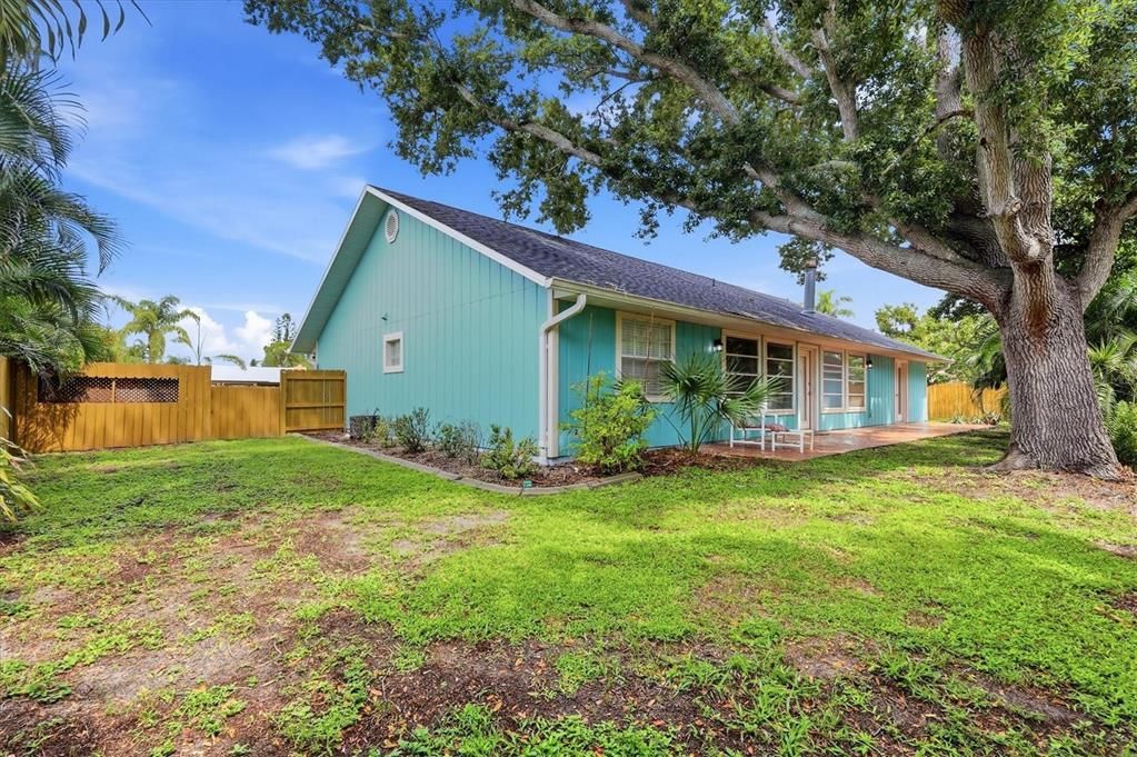 For Sale: $440,000 (3 beds, 2 baths, 1948 Square Feet)