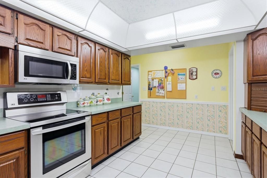 For Sale: $440,000 (3 beds, 2 baths, 1948 Square Feet)