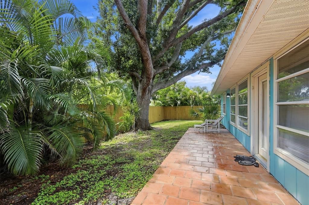 For Sale: $440,000 (3 beds, 2 baths, 1948 Square Feet)