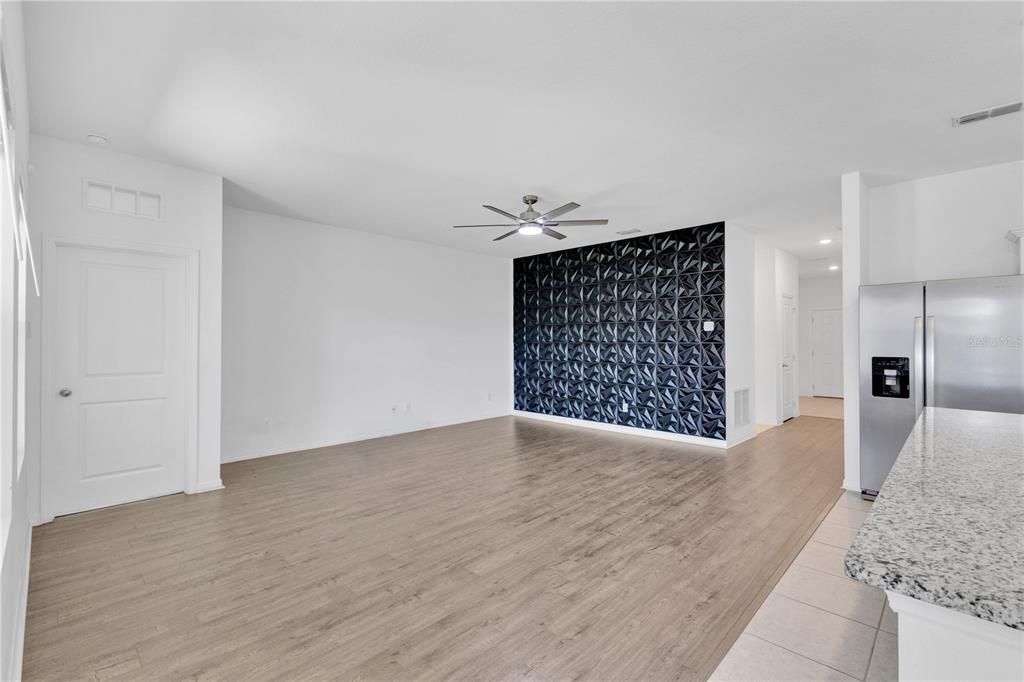 For Sale: $355,000 (3 beds, 2 baths, 1755 Square Feet)