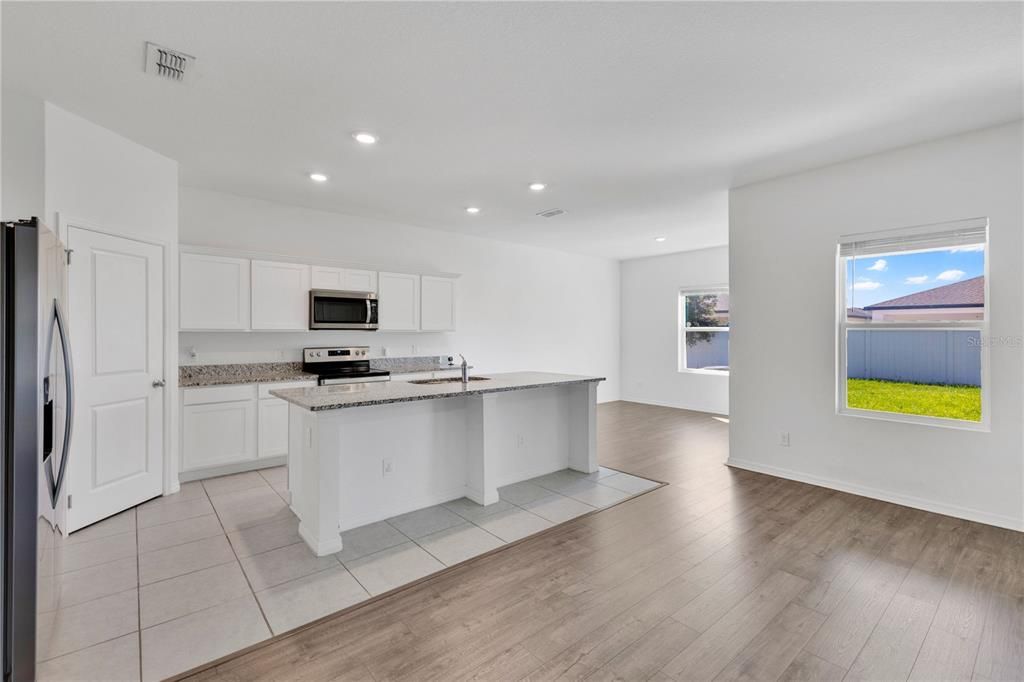 For Sale: $355,000 (3 beds, 2 baths, 1755 Square Feet)