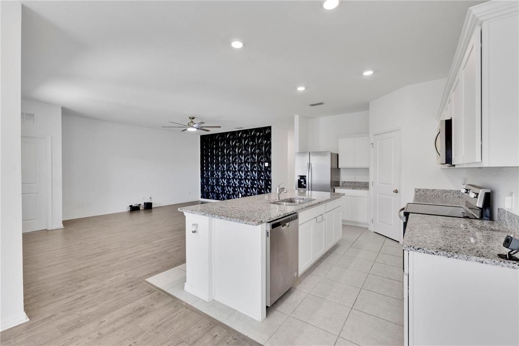 For Sale: $355,000 (3 beds, 2 baths, 1755 Square Feet)