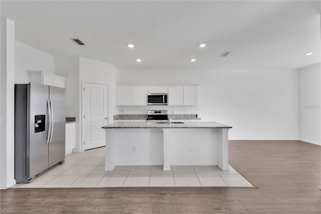 For Sale: $355,000 (3 beds, 2 baths, 1755 Square Feet)