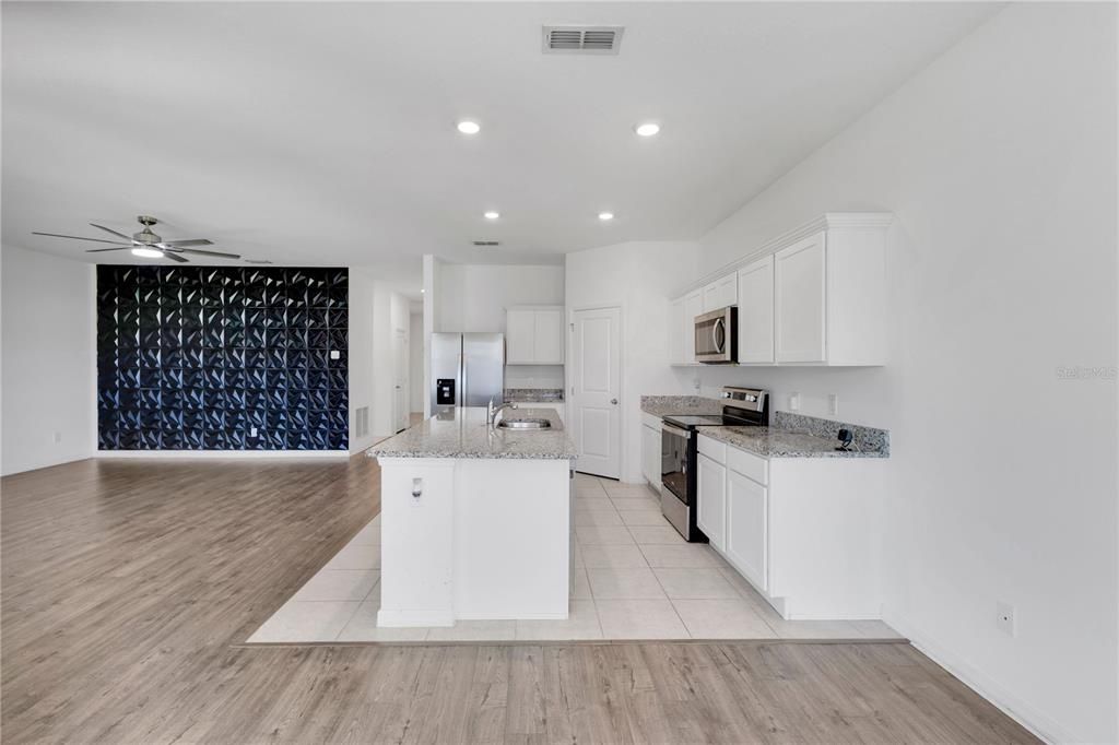 For Sale: $355,000 (3 beds, 2 baths, 1755 Square Feet)