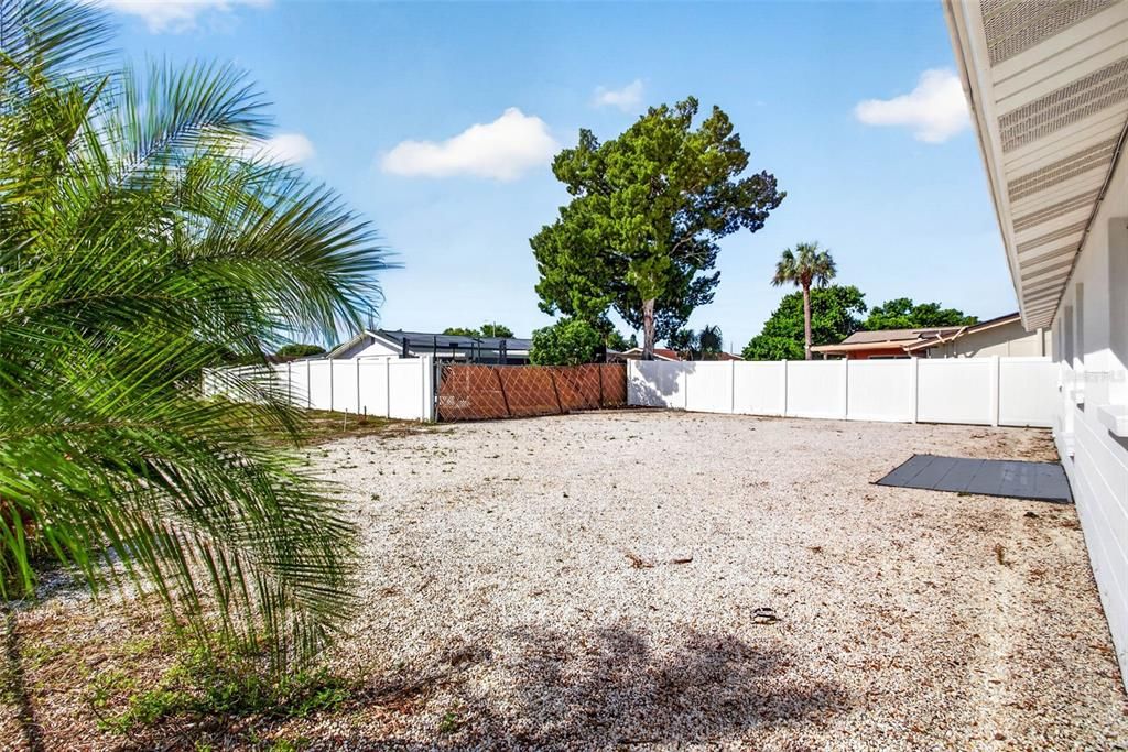For Rent: $1,450 (2 beds, 1 baths, 840 Square Feet)