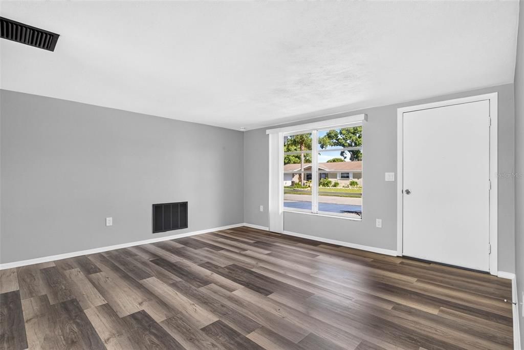 For Rent: $1,450 (2 beds, 1 baths, 840 Square Feet)