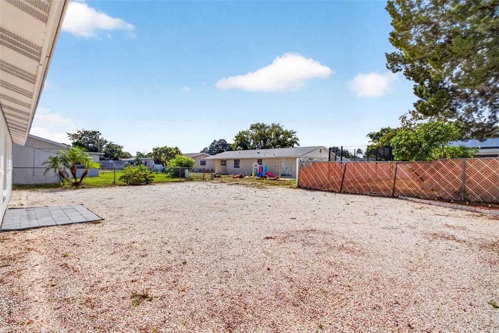 For Rent: $1,450 (2 beds, 1 baths, 840 Square Feet)