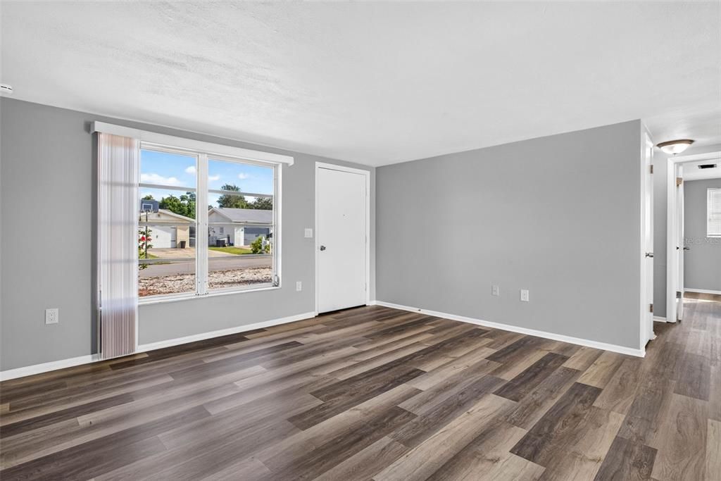 For Rent: $1,450 (2 beds, 1 baths, 840 Square Feet)