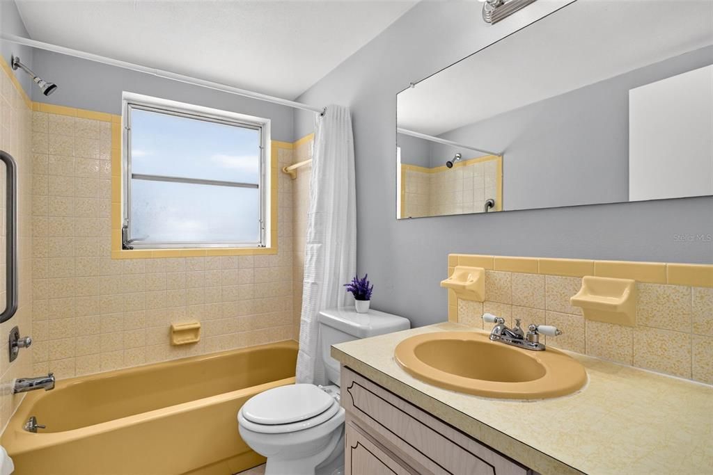 For Rent: $1,450 (2 beds, 1 baths, 840 Square Feet)