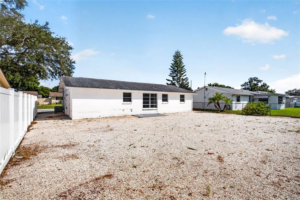 For Rent: $1,450 (2 beds, 1 baths, 840 Square Feet)