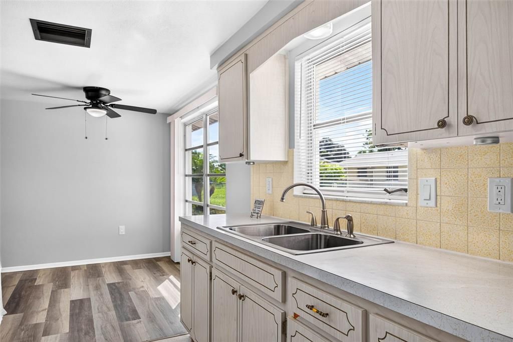 For Rent: $1,450 (2 beds, 1 baths, 840 Square Feet)
