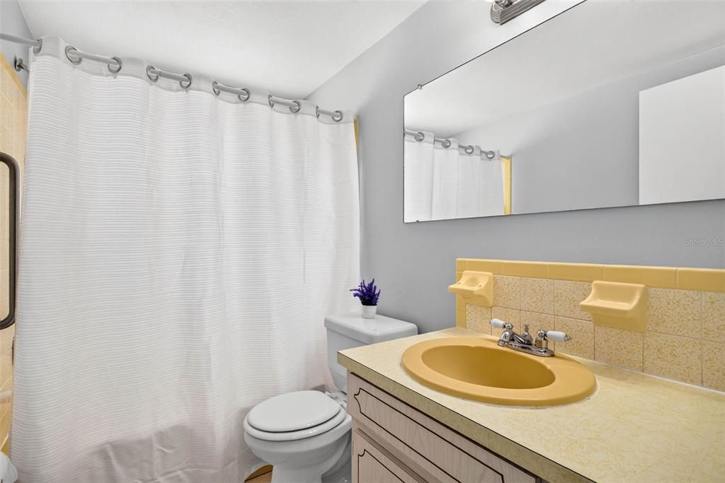 For Rent: $1,450 (2 beds, 1 baths, 840 Square Feet)