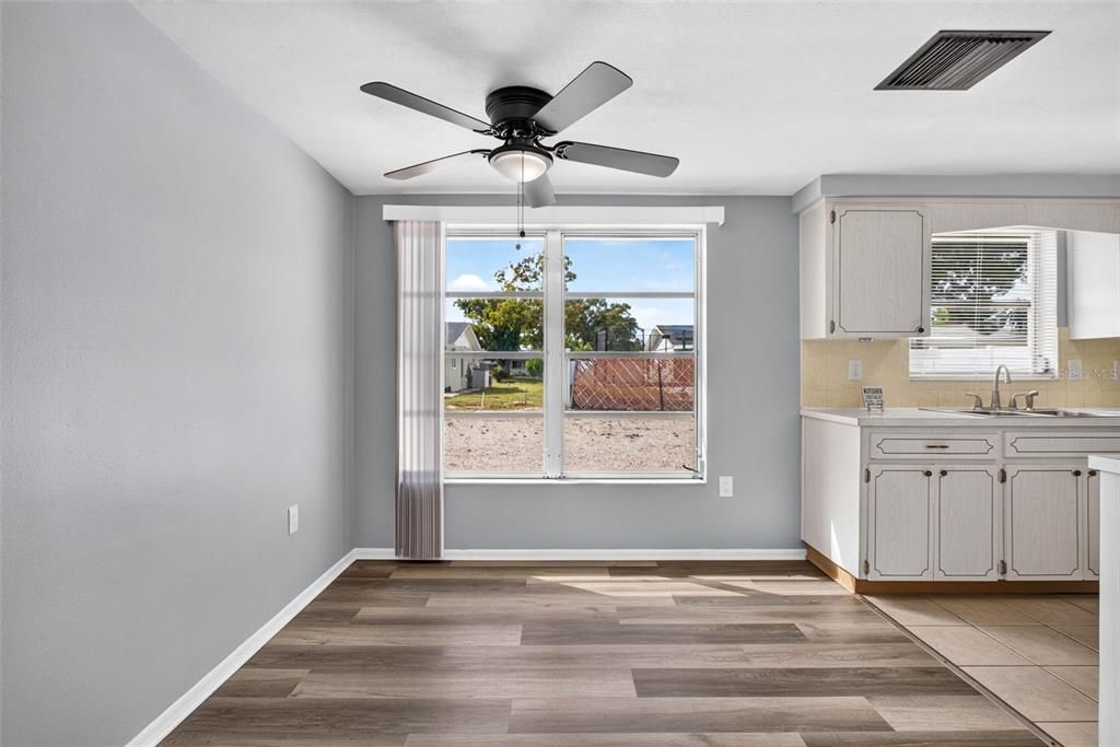 For Rent: $1,450 (2 beds, 1 baths, 840 Square Feet)