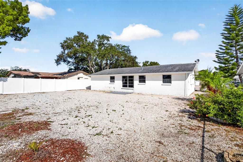 For Rent: $1,450 (2 beds, 1 baths, 840 Square Feet)