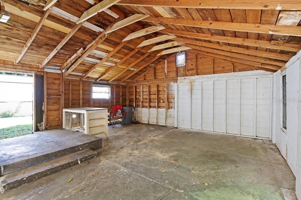 For Sale: $199,500 (2 beds, 1 baths, 936 Square Feet)